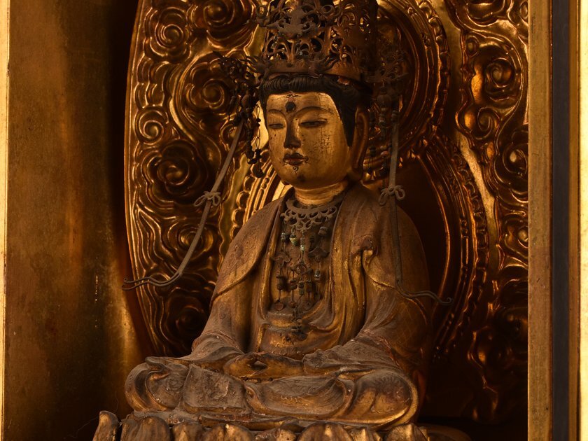 流】仏教美術 時代 木彫塗金玉眼入厨子仏座像 高56cm LA175(仏像 流】仏教美術 時代 木彫塗金玉眼入厨子仏座像 高56cm LA175(仏像