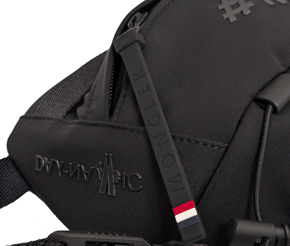 定価11.8万 新品 MONCLER GRENOBLE モンクレールグルノーブル 定価11.8万 新品 MONCLER GRENOBLE モンクレールグルノーブル