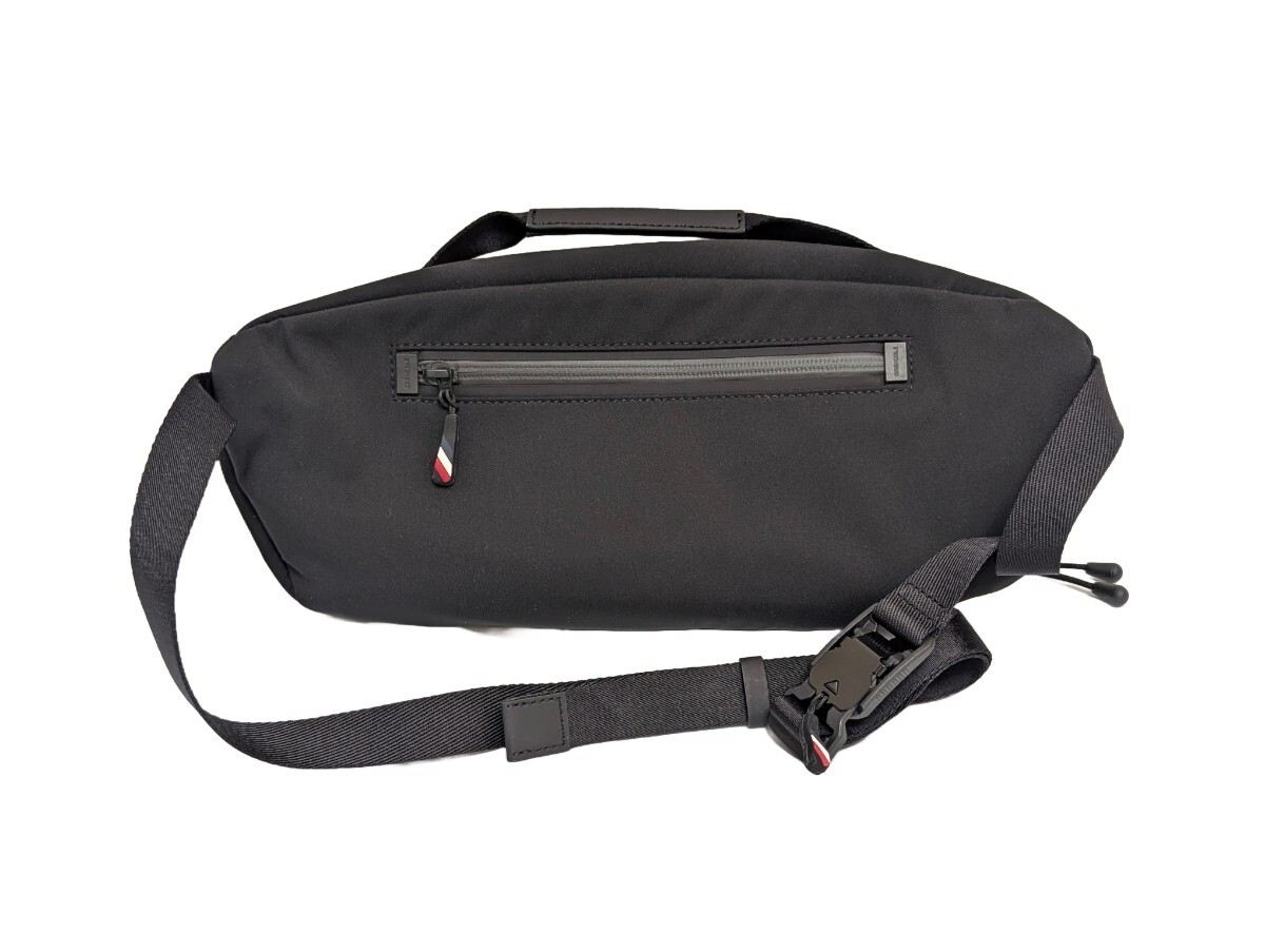 定価11.8万 新品 MONCLER GRENOBLE モンクレールグルノーブル 定価11.8万 新品 MONCLER GRENOBLE モンクレールグルノーブル