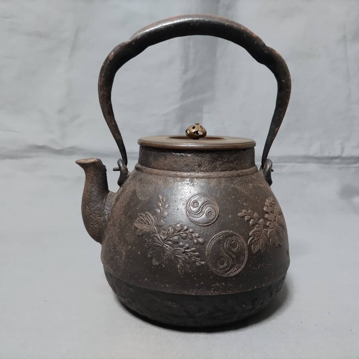 △ 4/22 289017 龍文堂造 鉄瓶 茶道具 急須 骨董 コレクション △ 4/22 289017 龍文堂造 鉄瓶 茶道具 急須 骨董 コレクション