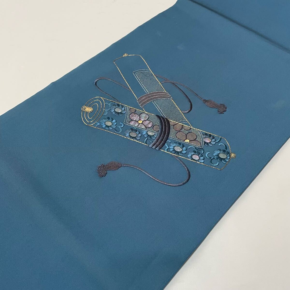 F599 開き名古屋帯 塩瀬 金駒刺繍 蘇州刺繍 螺鈿 金糸 巻物 正絹 F599 開き名古屋帯 塩瀬 金駒刺繍 蘇州刺繍 螺鈿 金糸 巻物 正絹