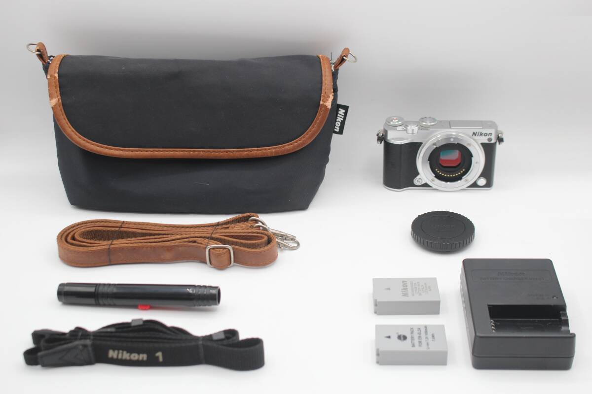 極上品 Nikon ニコン 1 J5 ボディ シャッター回数5535回のみ 極上品 Nikon ニコン 1 J5 ボディ シャッター回数5535回のみ