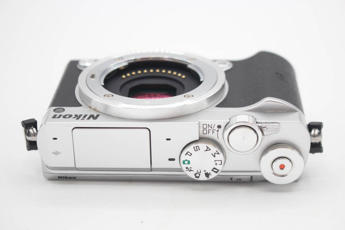 極上品 Nikon ニコン 1 J5 ボディ シャッター回数5535回のみ 極上品 Nikon ニコン 1 J5 ボディ シャッター回数5535回のみ
