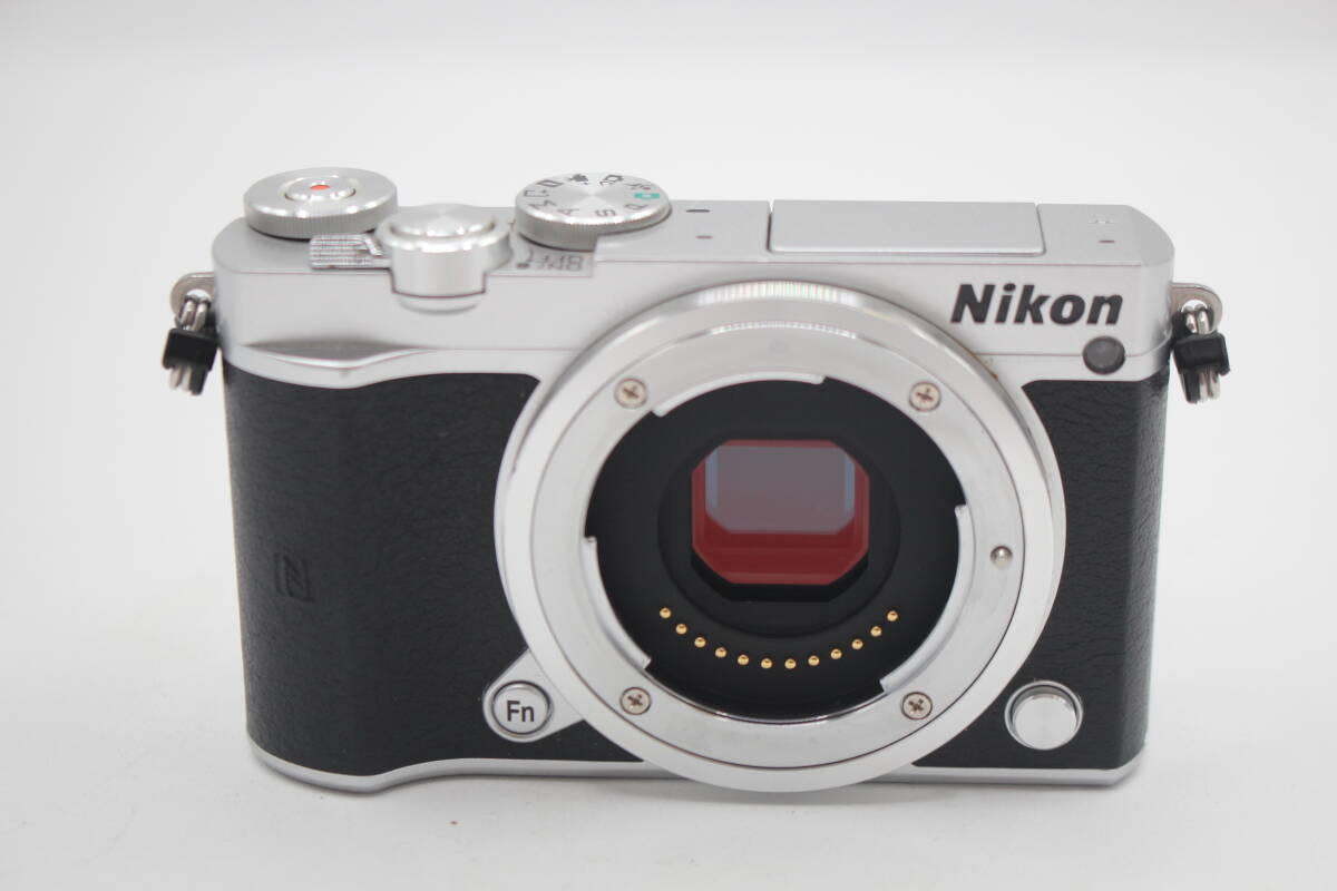 極上品 Nikon ニコン 1 J5 ボディ シャッター回数5535回のみ 極上品 Nikon ニコン 1 J5 ボディ シャッター回数5535回のみ
