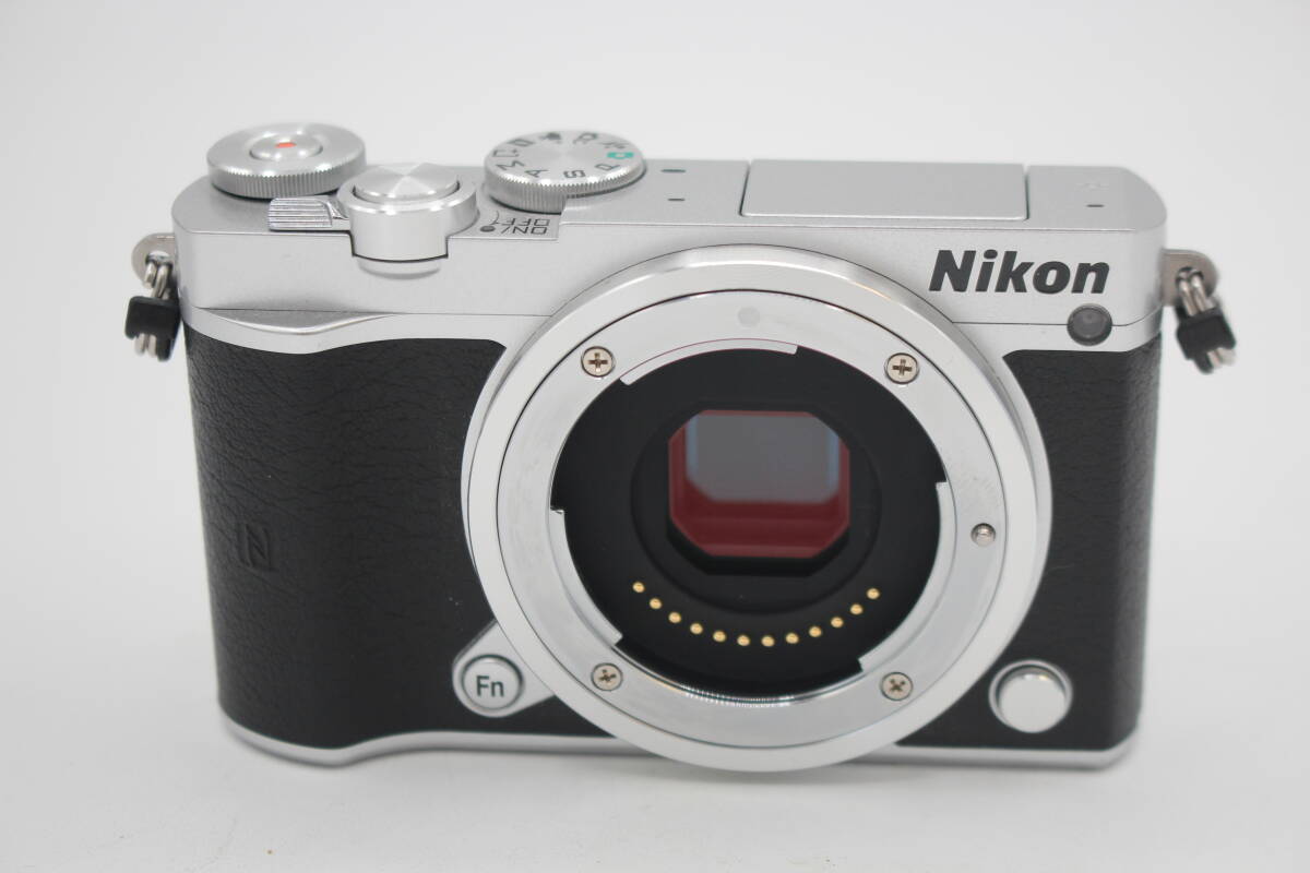 新品級 Nikon ニコン 1 J5 ボディ シャッター回数901回のみ 0224 新品級 Nikon ニコン 1 J5 ボディ シャッター回数901回のみ 0224