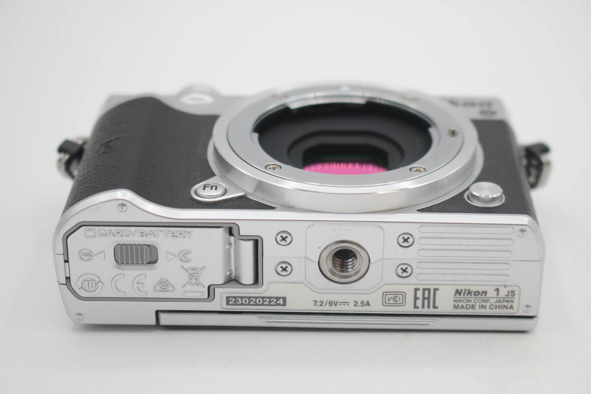 新品級 Nikon ニコン 1 J5 ボディ シャッター回数901回のみ 0224 新品級 Nikon ニコン 1 J5 ボディ シャッター回数901回のみ 0224