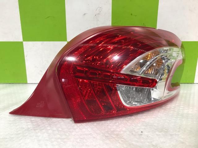 プジョー 208 ABA-A9HM01 右テールランプ