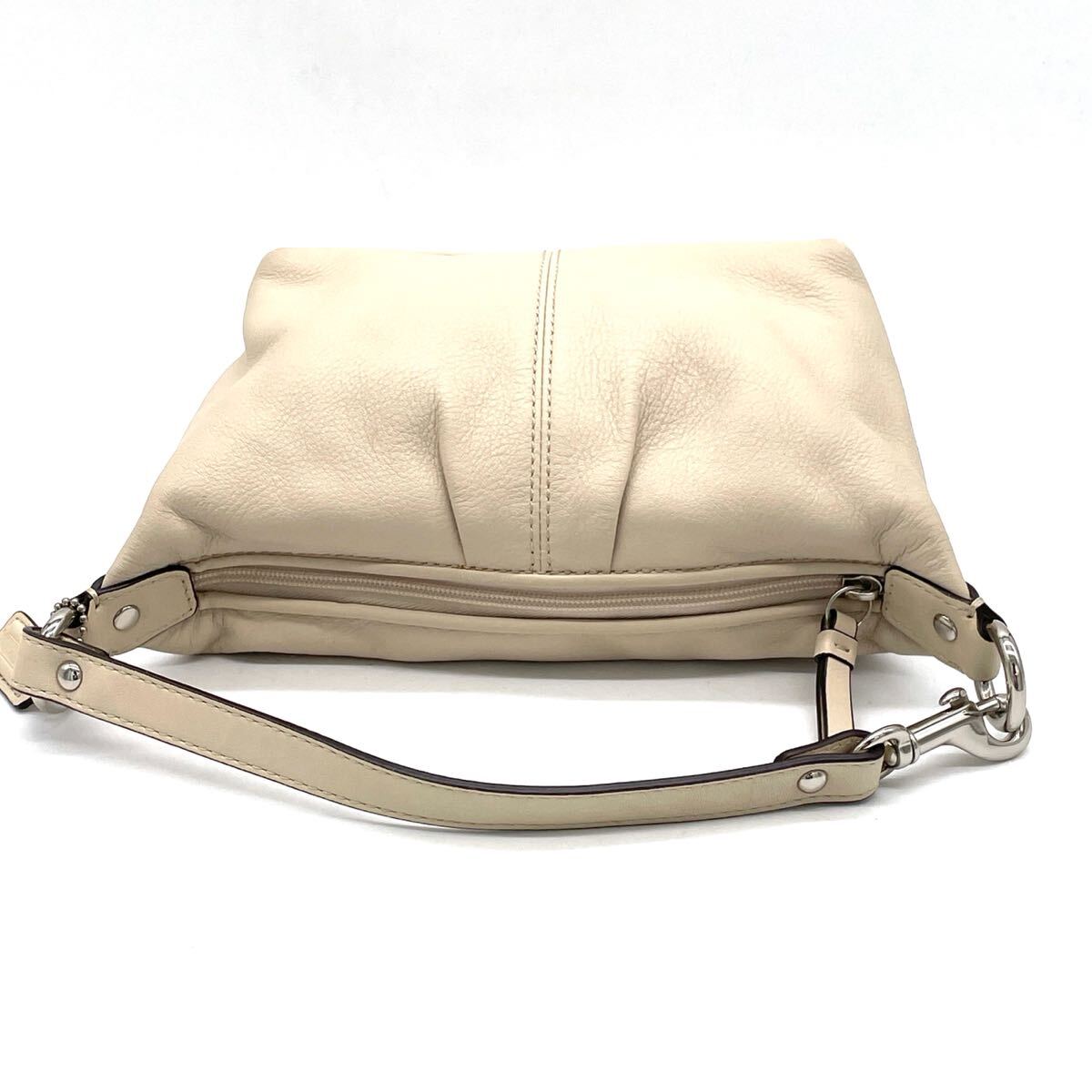 1円 極美品 COACH コーチ レザー アイボリー バニティポーチ 1円 極美品 COACH コーチ レザー アイボリー バニティポーチ