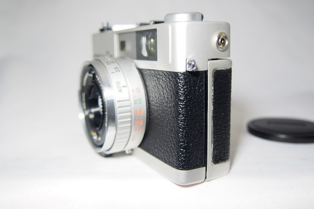 【分解整備済】コニカKonicaC35Flashmaticモルト張替済 分解整備済】コニカC35Flashmatic モルト張替済 レンズキャップ