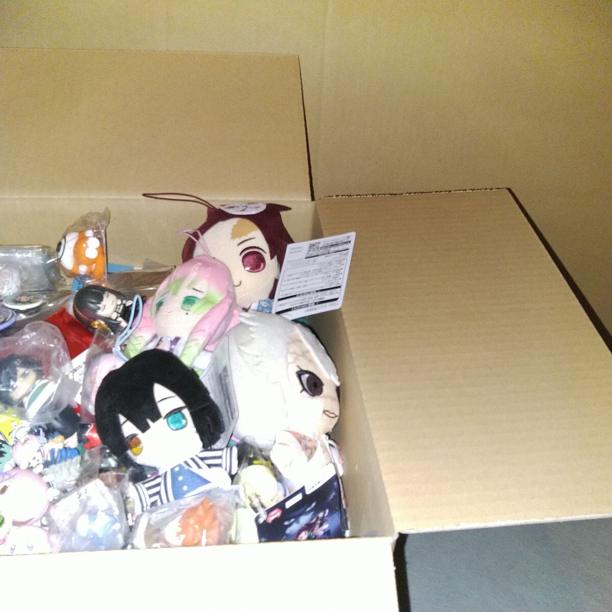 鬼滅の刃 他 フィギュア 缶バッジ ぬいぐるみ 等 アニメ系グッズ 鬼滅の刃 他 フィギュア 缶バッジ ぬいぐるみ 等 アニメ系グッズ