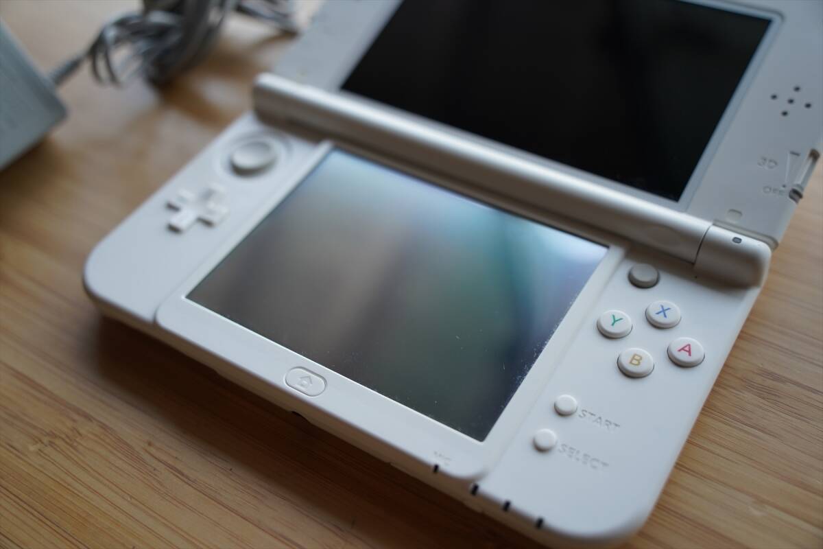 Newニンテンドー3DSLL 本体(ホワイト)・充電器 RED-001 初期化 Newニンテンドー3DSLL 本体(ホワイト)・充電器 RED-001 初期化