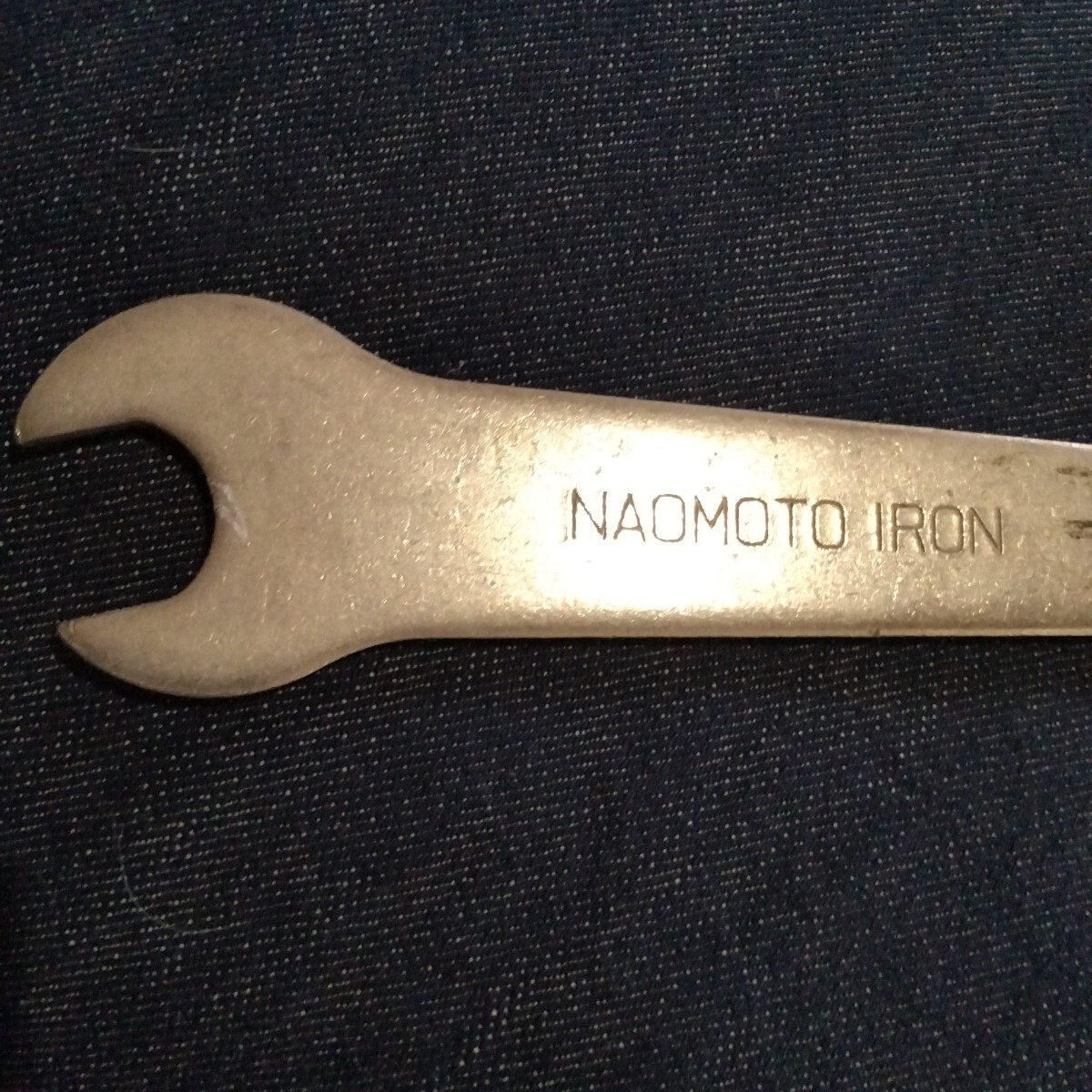 直本工業(yè)株式會(huì)社 整備用工具 コンビネーションレンチ スパナ17mm. レンチ14mm. 全長(zhǎng)215.1mm. 厚み4.1mm. combination wrench 打ち抜き