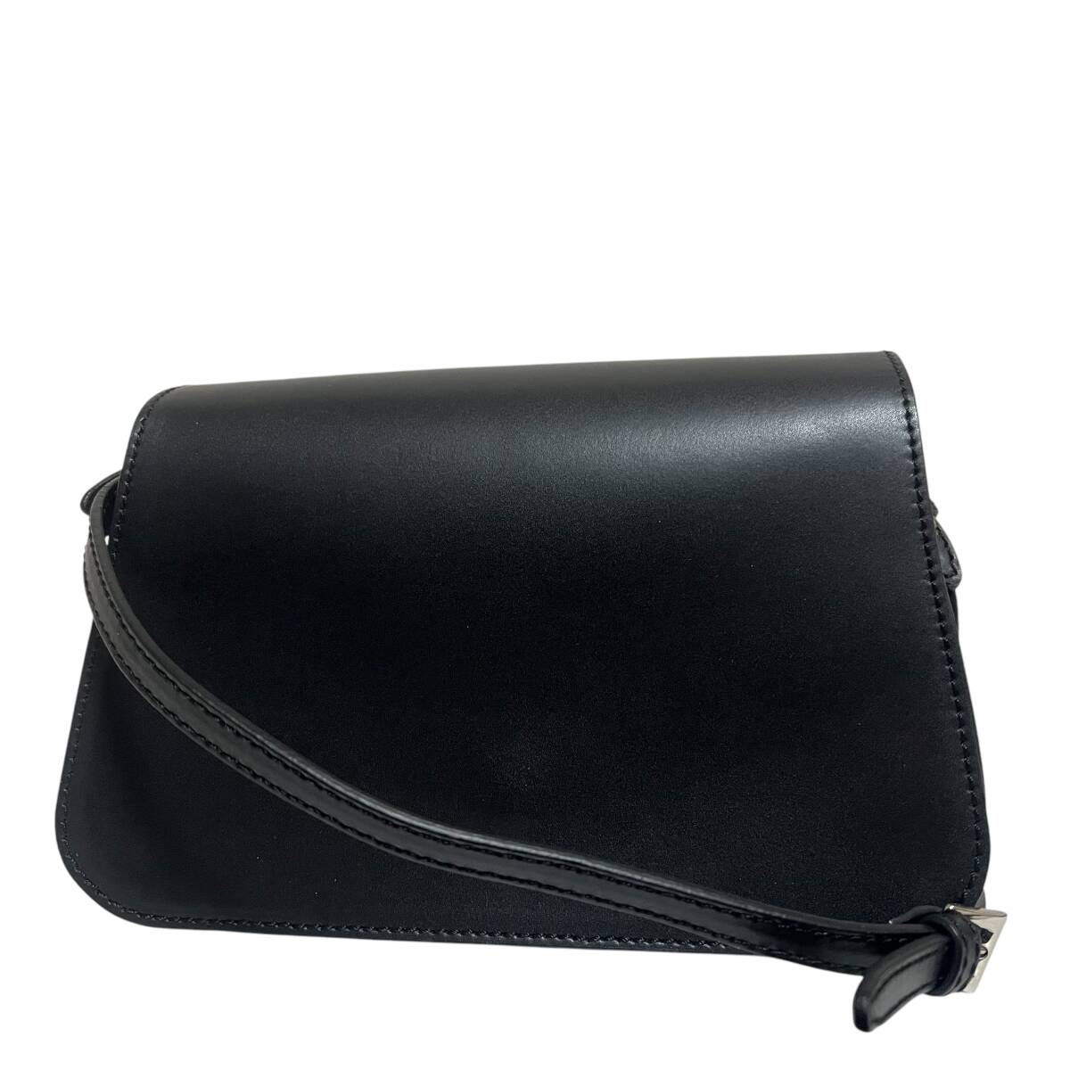 極美品 IACUCCI イアクッチ ショルダーバッグ レザー 黒 極美品 IACUCCI イアクッチ ショルダーバッグ レザー 黒