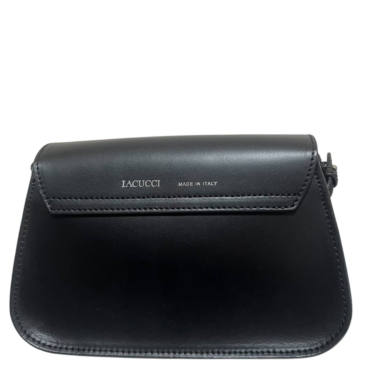 極美品 IACUCCI イアクッチ ショルダーバッグ レザー 黒 極美品 IACUCCI イアクッチ ショルダーバッグ レザー 黒