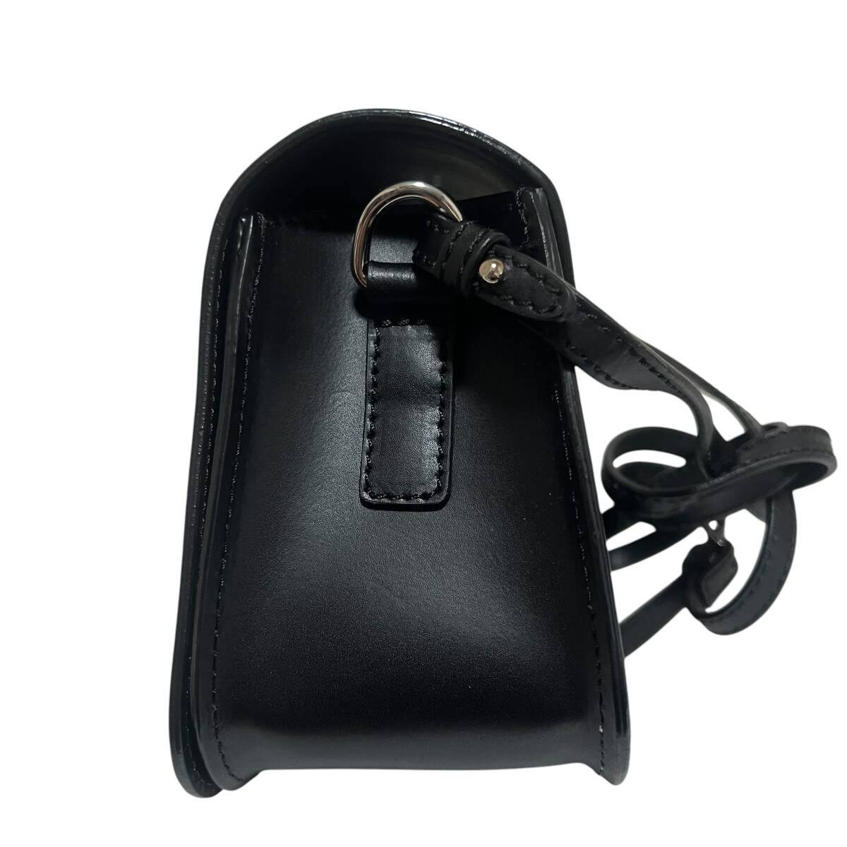 極美品 IACUCCI イアクッチ ショルダーバッグ レザー 黒 極美品 IACUCCI イアクッチ ショルダーバッグ レザー 黒