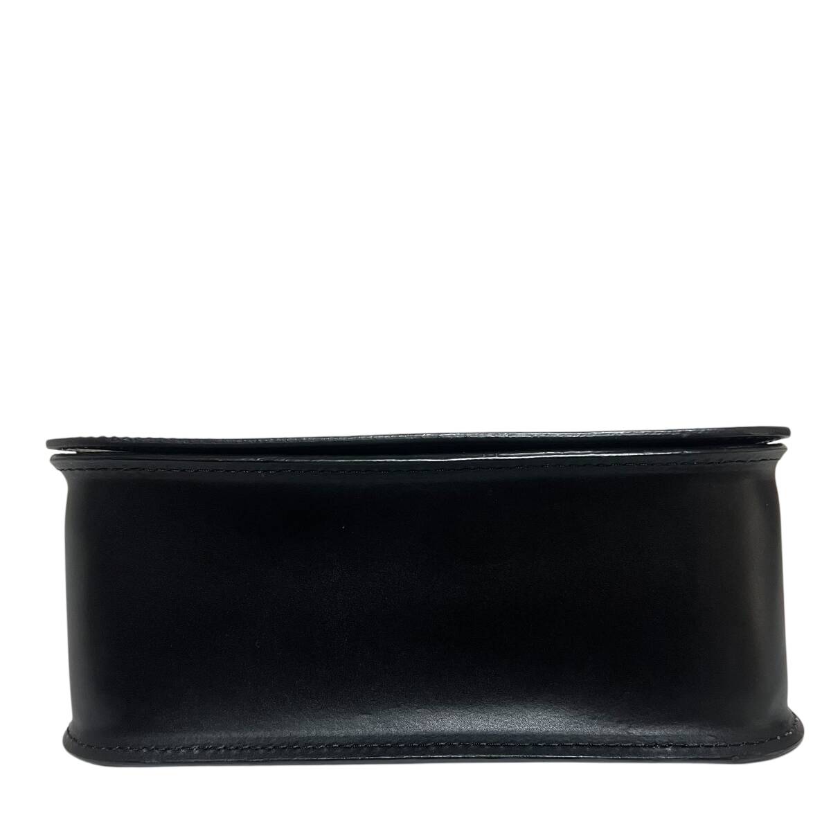 極美品 IACUCCI イアクッチ ショルダーバッグ レザー 黒 極美品 IACUCCI イアクッチ ショルダーバッグ レザー 黒