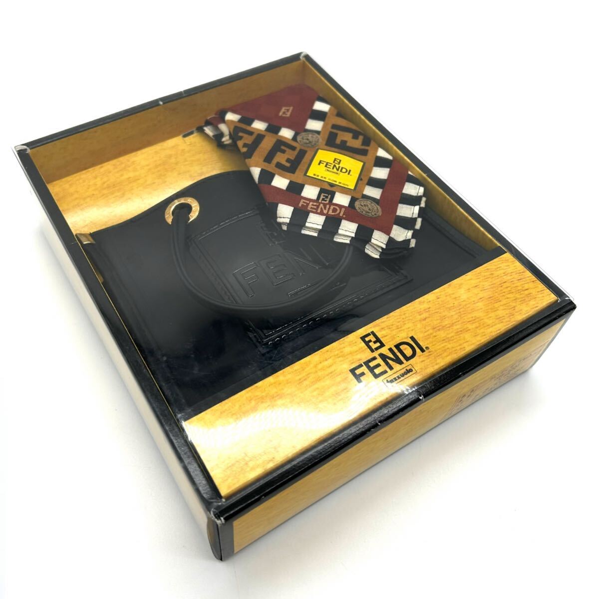 FENDI フェンディ ミニ ハンドバッグ ロゴ ラバー ブラック FENDI フェンディ ミニ ハンドバッグ ロゴ ラバー ブラック