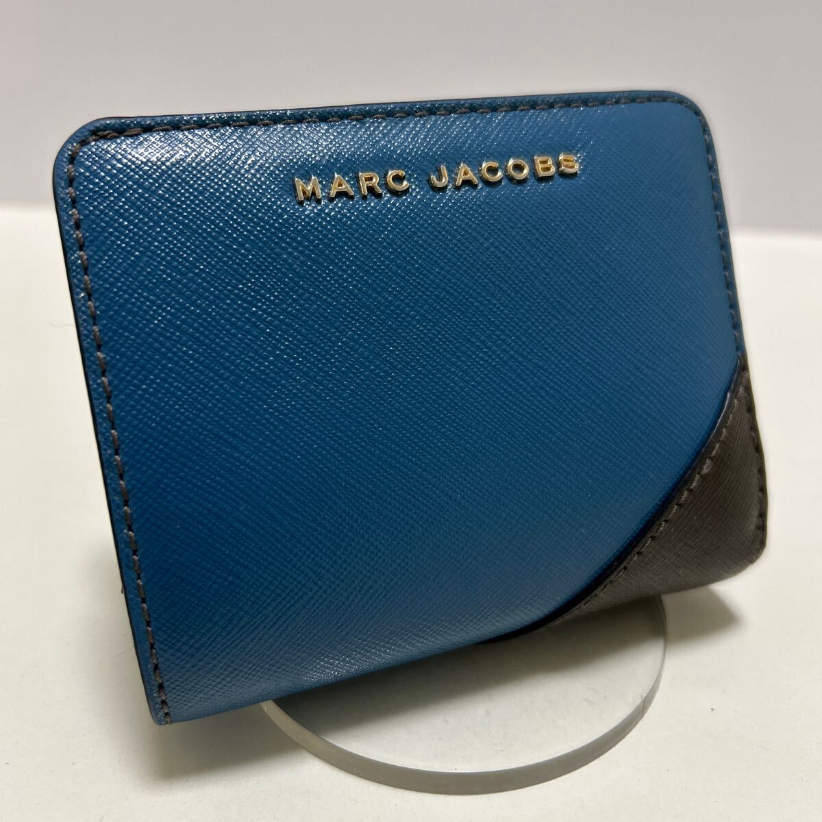 ◆MARC JACOBS マークジェイコブス　コンパクト 折り財布　ブルー◆　サフィアーノレザー　小銭入れ有　バイカラー 【送料無料】0407