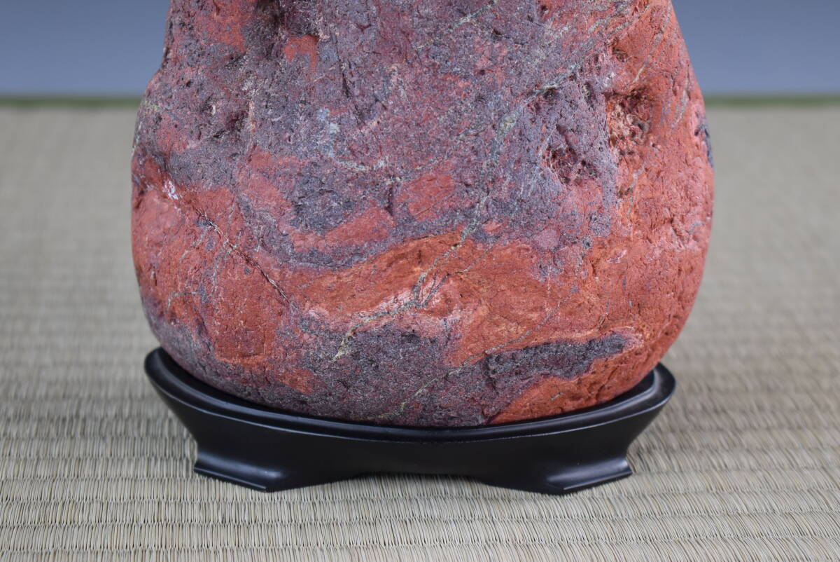 土岐石 4.5kg 台座付 箱付 岐阜県産 水石 鑑賞石 天然石 鉱石 土岐石 4.5kg 台座付 箱付 岐阜県産 水石 鑑賞石 天然石 鉱石
