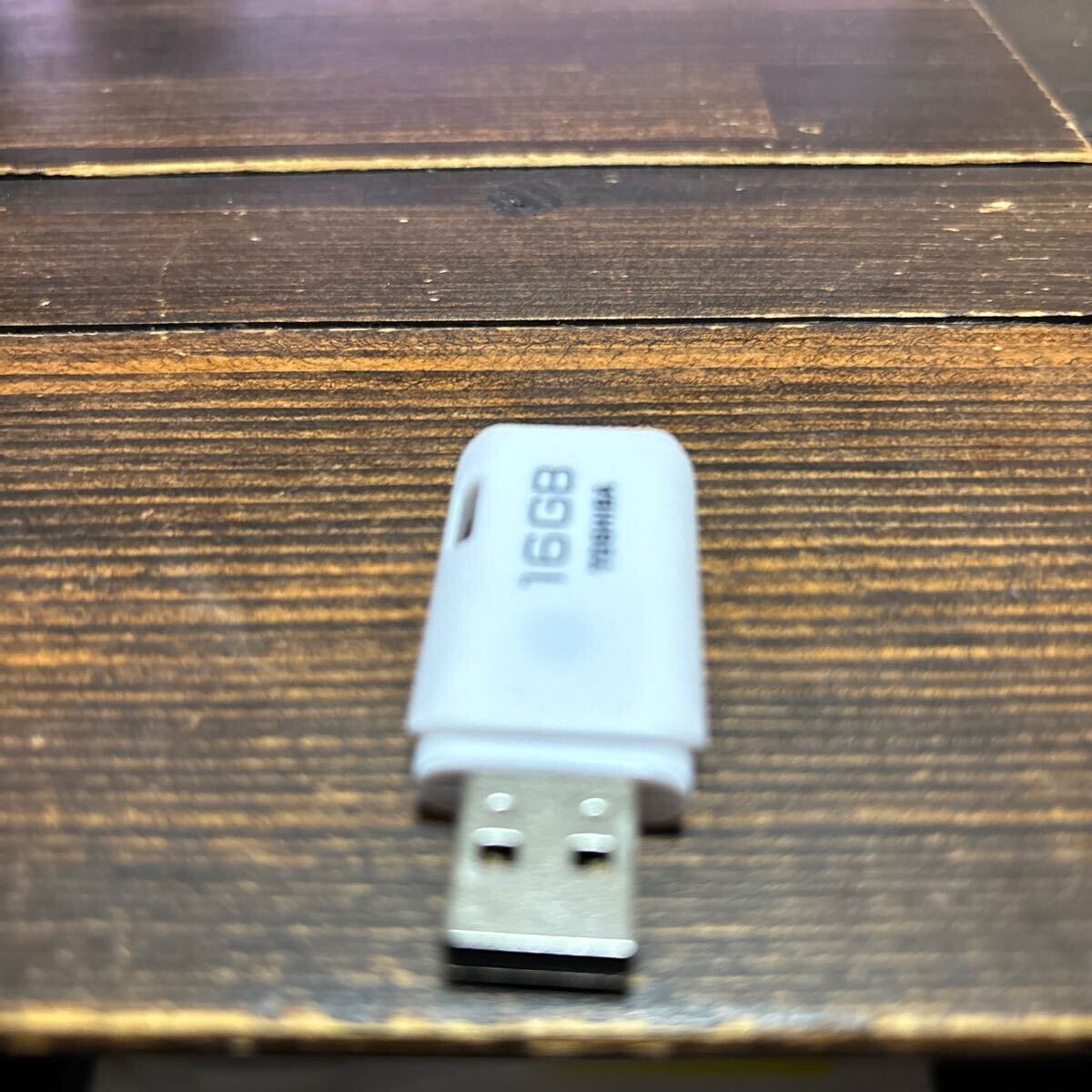 USBフラッシュメモリ TOSHIBA 東芝 16GB 