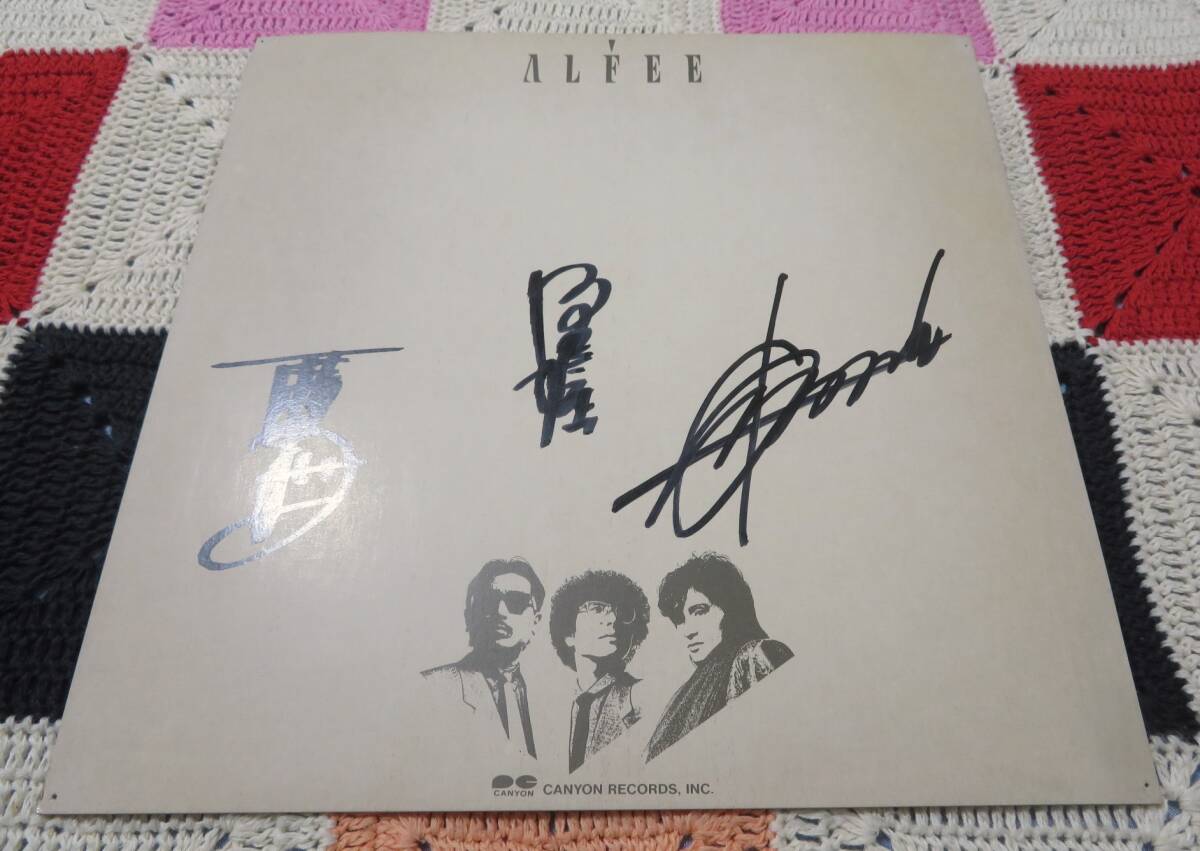 THE ALFEE 直筆サイン色紙 ※画鋲跡あり 桜井賢 坂崎幸之助 THE ALFEE 直筆サイン色紙 ※画鋲跡あり 桜井賢 坂崎幸之助
