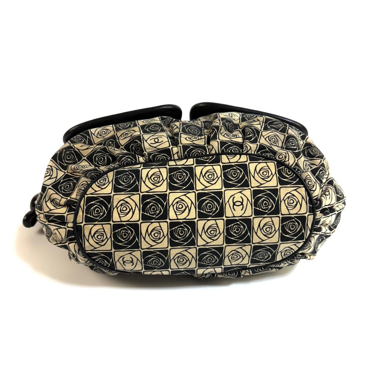 美品】CHANEL シャネル コットン レザー カメリア 肩掛けトート 美品】CHANEL シャネル コットン レザー カメリア 肩掛けトート