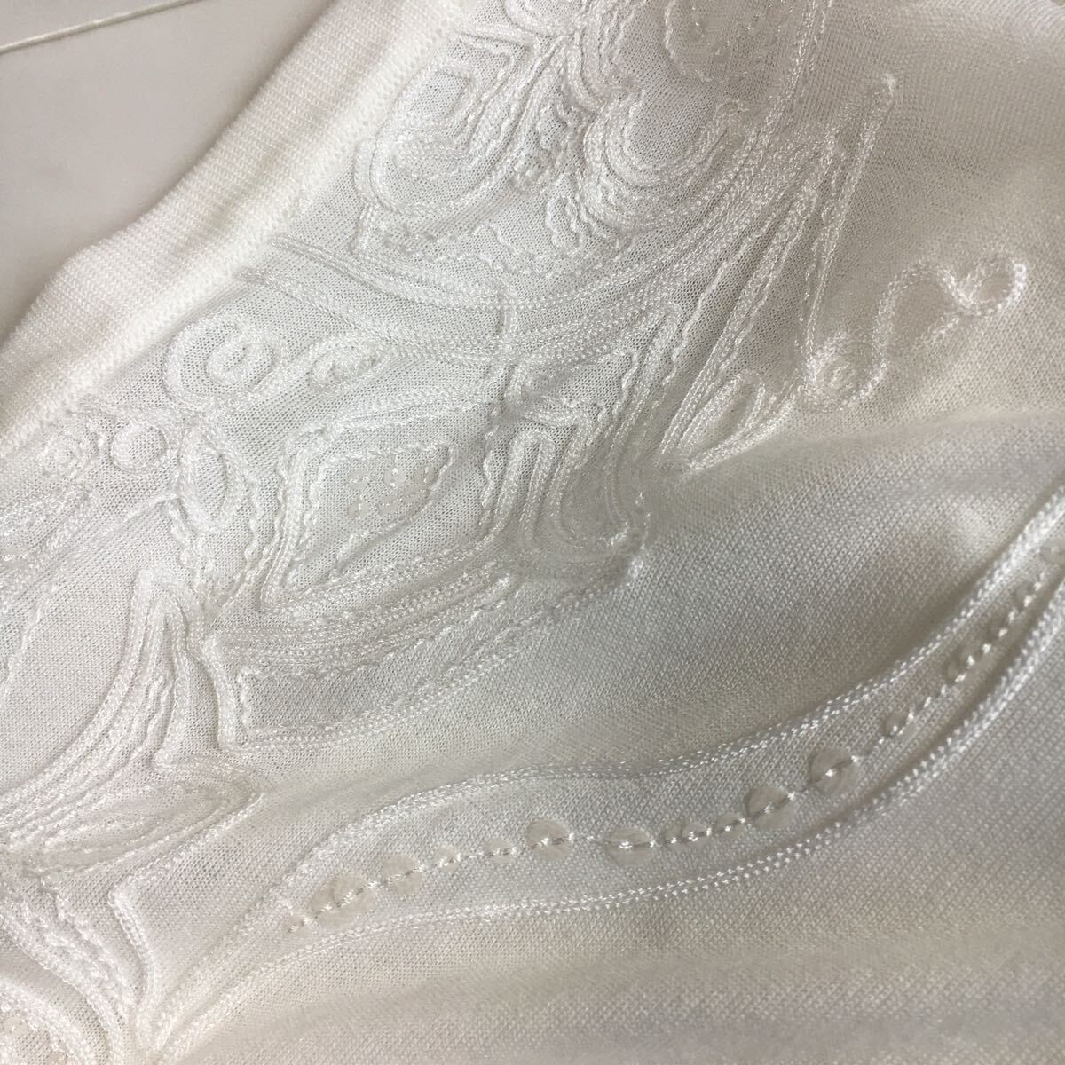 近年美品 LEONARD レオナール 刺繍 ロング カーディガン 42 送料 近年美品 LEONARD レオナール 刺繍 ロング カーディガン 42 送料