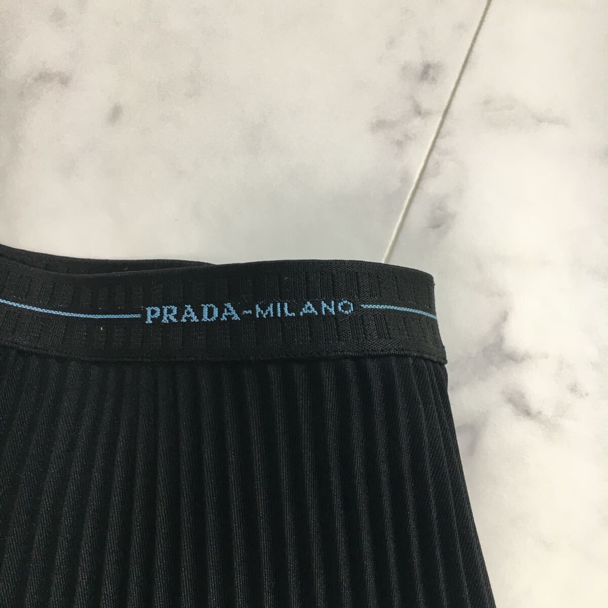 美品 PRADA プラダ プリーツ フレア ロゴ スカート 送料無料 美品 PRADA プラダ プリーツ フレア ロゴ スカート 送料無料