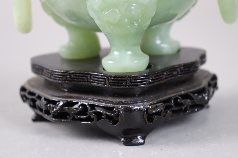 中国古玩 翡翠玉石 彫刻 獅子蓋彫遊環付 香炉 置物 箱付 天然石 中国古玩 翡翠玉石 彫刻 獅子蓋彫遊環付 香炉 置物 箱付 天然石