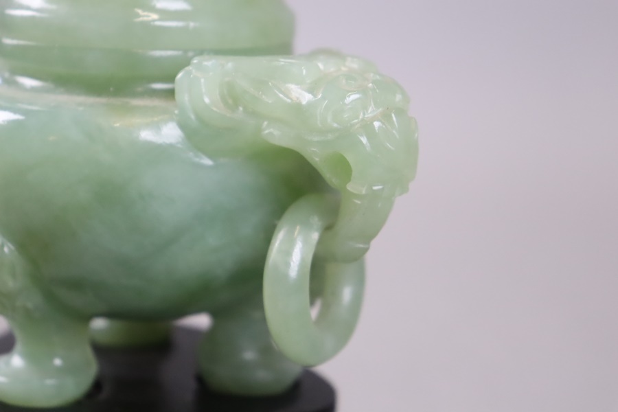 中国古玩 翡翠玉石 彫刻 獅子蓋彫遊環付 香炉 置物 箱付 天然石 中国古玩 翡翠玉石 彫刻 獅子蓋彫遊環付 香炉 置物 箱付 天然石