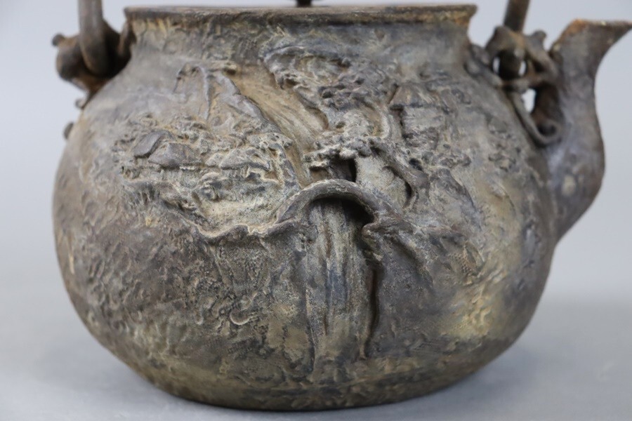 時代金工 金龍堂造 盛上山水 鉄瓶 身在銘 刻印 鉄器 鉄壺 急須 時代金工 金龍堂造 盛上山水 鉄瓶 身在銘 刻印 鉄器 鉄壺 急須