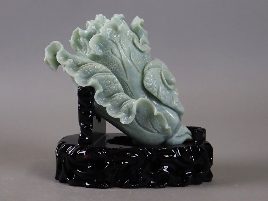 中国美術 本翡翠 彫刻 白菜 置物 台付 重1702g 天然石 鑑賞石 中国美術 本翡翠 彫刻 白菜 置物 台付 重1702g 天然石 鑑賞石