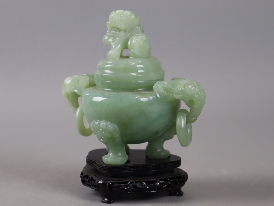 中国古玩 翡翠玉石 彫刻 獅子蓋彫遊環付 香炉 置物 箱付 天然石 中国古玩 翡翠玉石 彫刻 獅子蓋彫遊環付 香炉 置物 箱付 天然石