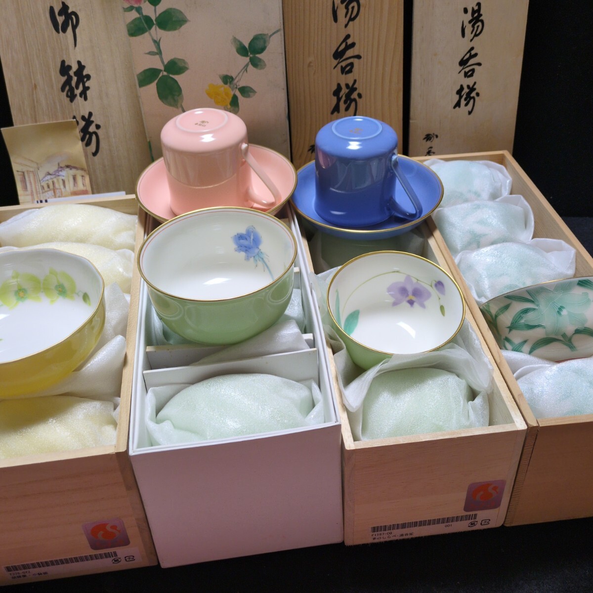 ①香蘭社 食器5点セット 【小鉢】胡蝶蘭 【小鉢】薔薇【湯呑み ①香蘭社 食器5点セット 【小鉢】胡蝶蘭 【小鉢】薔薇【湯呑み
