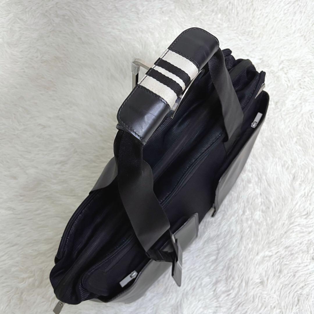 入手困難 adidas ポルシェデザインコラボ ビジネスバッグ レザー 通勤通学 入手困難 美品 希少 PORSCHE DESIGN ポルシェデザイン adidas