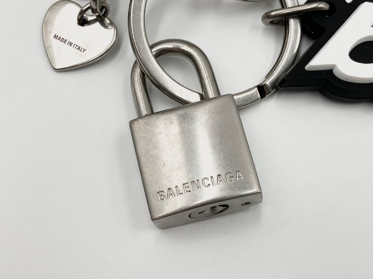美品】 BALENCIAGA KITチャーム キーリング キーホルダー キー 美品】 BALENCIAGA KITチャーム キーリング キーホルダー キー