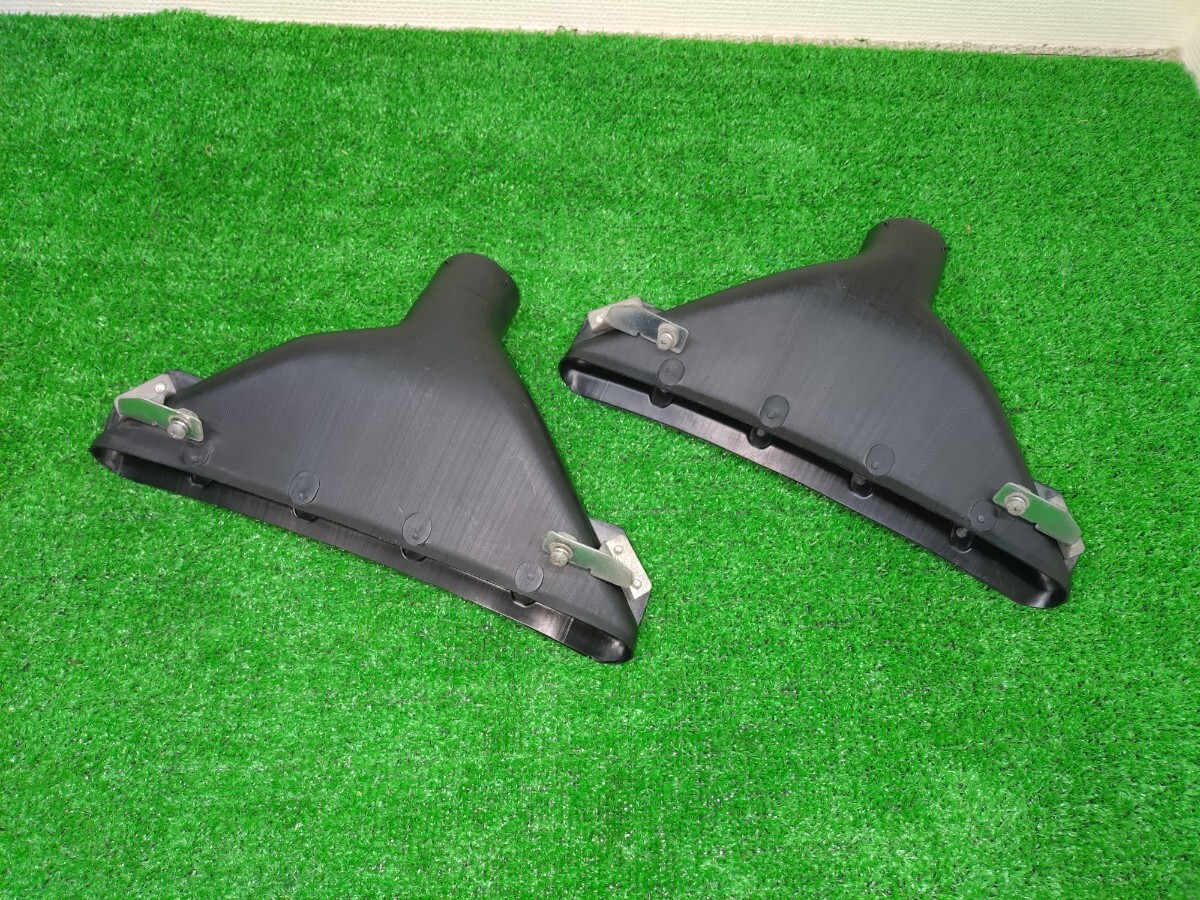 フェアレディz　s30z 初期型　フロントダクト　（デフォッガー　デフロスター　エアコン　ダクト）240z HLS30 左右セット　_画像1