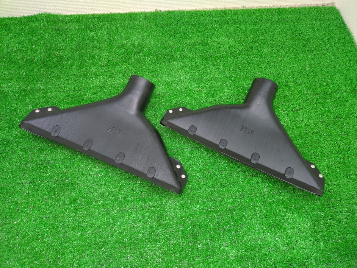 フェアレディz　s30z 初期型　フロントダクト　（デフォッガー　デフロスター　エアコン　ダクト）240z HLS30 左右セット　_画像2