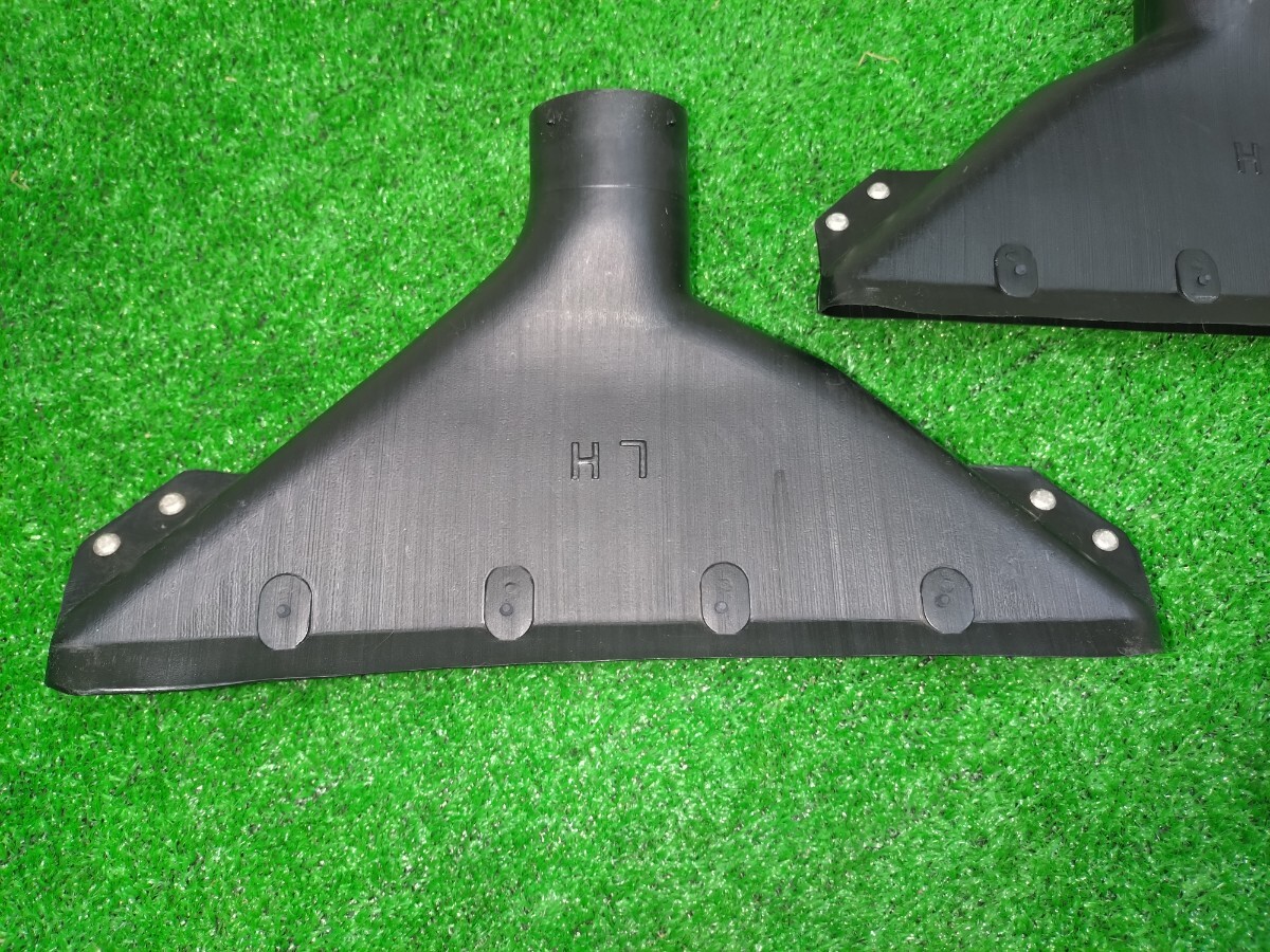 フェアレディz　s30z 初期型　フロントダクト　（デフォッガー　デフロスター　エアコン　ダクト）240z HLS30 左右セット　_画像3