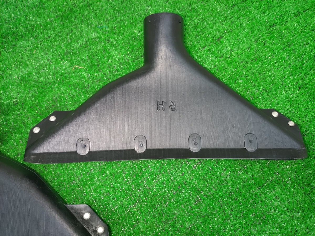 フェアレディz　s30z 初期型　フロントダクト　（デフォッガー　デフロスター　エアコン　ダクト）240z HLS30 左右セット　_画像4