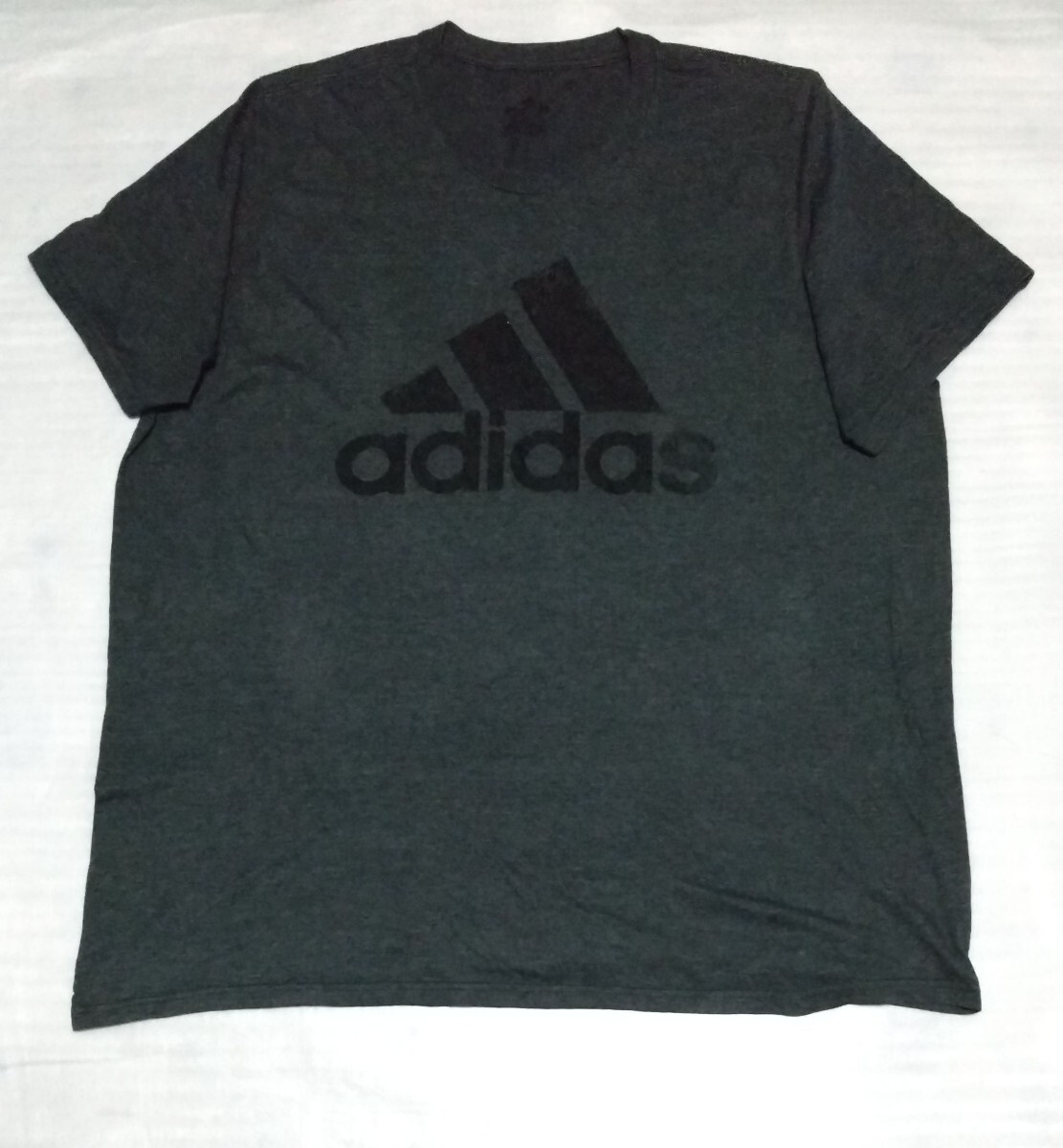 ※adidasのTシャツです。