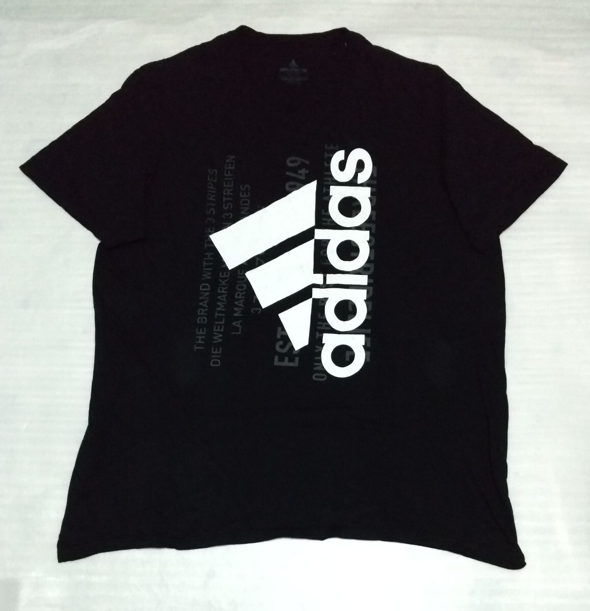 ※adidasのTシャツです。