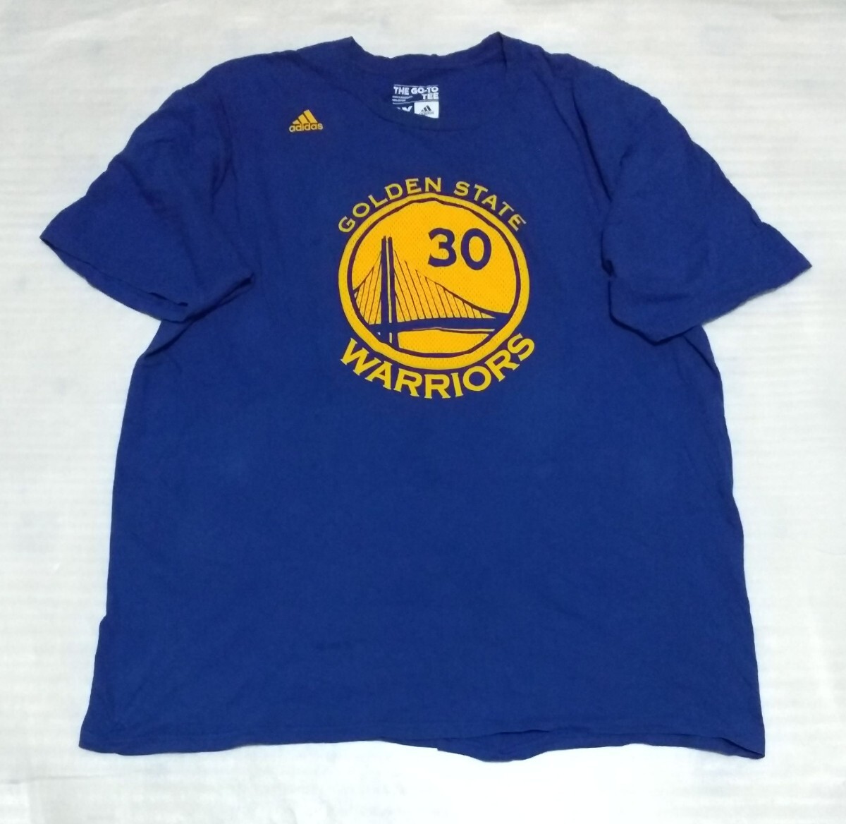 ※adidasのTシャツです。