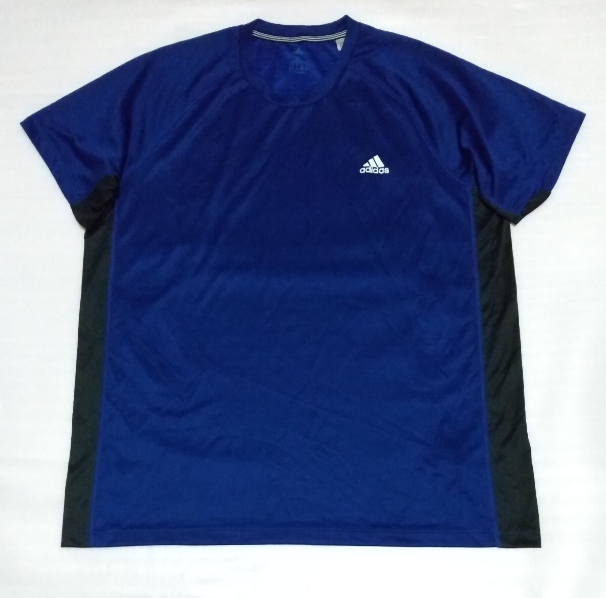 ※adidasのTシャツです。