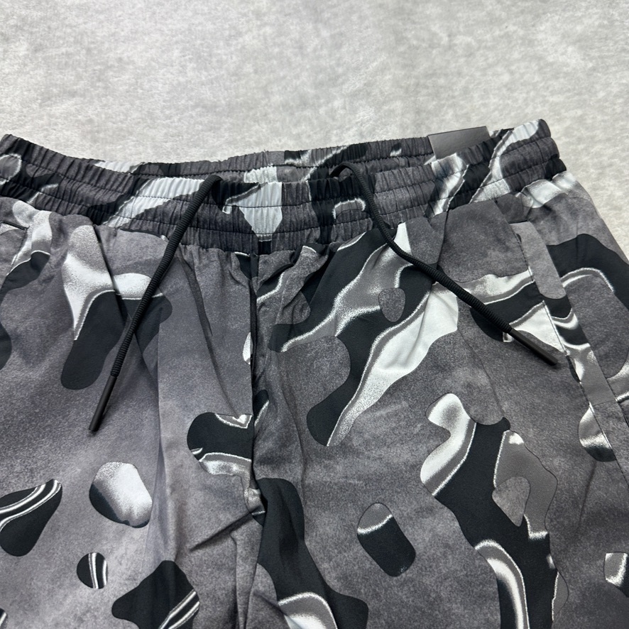 新品未使用 adidas Mサイズ アディダス セットアップ 総柄 人気 新品未使用 adidas Mサイズ アディダス セットアップ 総柄 人気