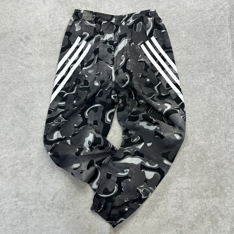 新品未使用 adidas Mサイズ アディダス セットアップ 総柄 人気 新品未使用 adidas Mサイズ アディダス セットアップ 総柄 人気