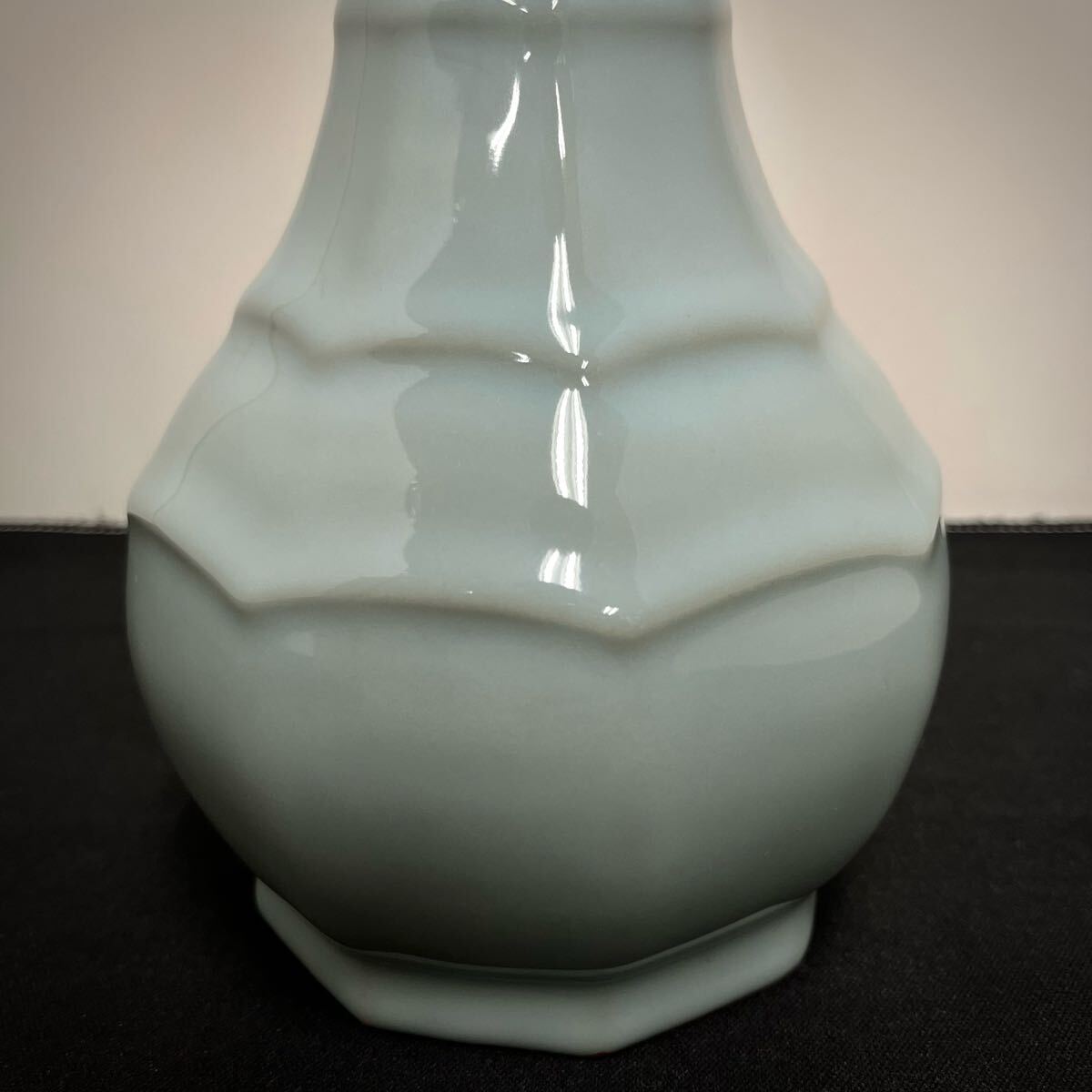 青磁作家 川瀬忍 最高峰 筍型 青磁 花入 共箱 共布 花器 花瓶 極 青磁作家 川瀬忍 最高峰 筍型 青磁 花入 共箱 共布 花器 花瓶 極