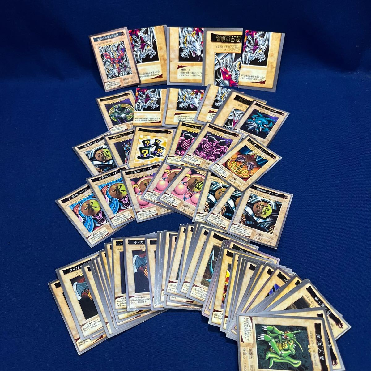 遊戯王 バンダイ版 カード 77枚セット ブルーアイズ ブラック 遊戯王 バンダイ版 カード 77枚セット ブルーアイズ ブラック