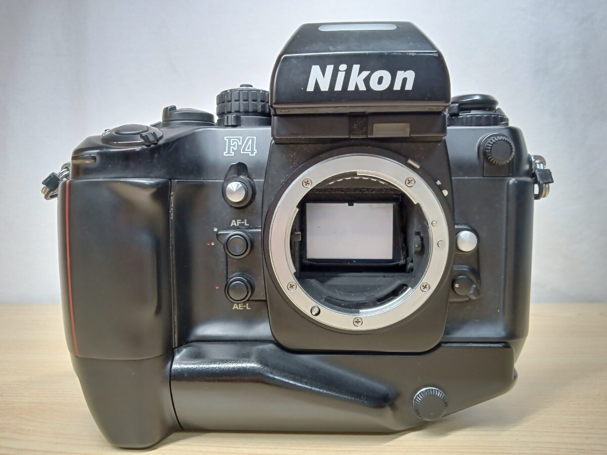 Nikon ニコン F4 MB-21 DP-20 + AF NIKKOR 35-70mm 1:3.3-4.5 Nikon ニコン F4 MB-21 DP-20 + AF NIKKOR 35-70mm 1:3.3-4.5