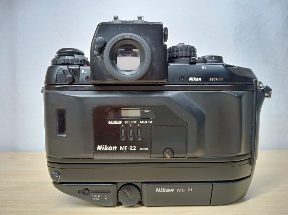 Nikon ニコン F4 MB-21 DP-20 + AF NIKKOR 35-70mm 1:3.3-4.5 Nikon ニコン F4 MB-21 DP-20 + AF NIKKOR 35-70mm 1:3.3-4.5